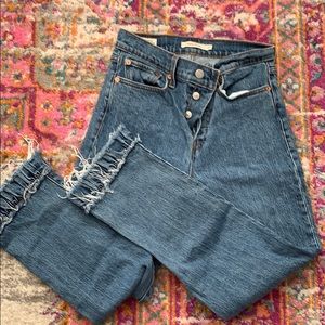 Levi’s Wedgie Straight w/ Ruffle Hem